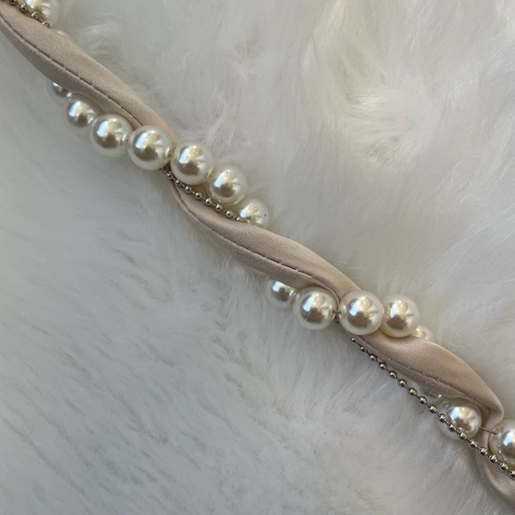 Champagne pearl adjustable headband! One size fits all! ❤️ - Picture 2 of 3